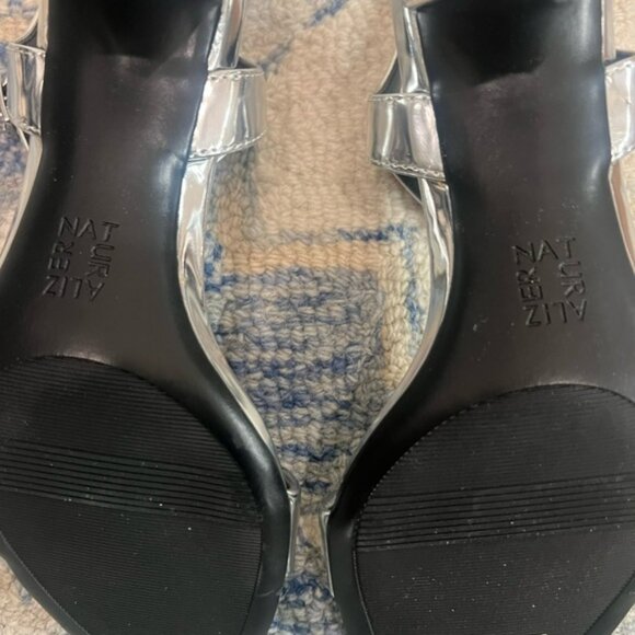 Naturalizer Silver Heels with Sleek Design - Picture 5 of 8